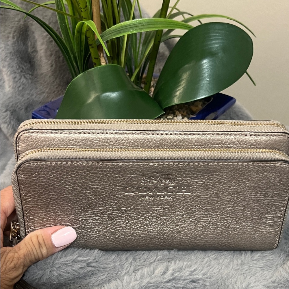 Coach Metallic Pewter Leather Wristlet Clutch - Picture 3 of 10